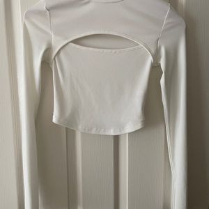 White, long-sleeved ribbed shirt.